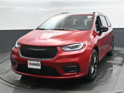 New 2026 Chrysler Pacifica Select w/ S Appearance Package FWD image 5