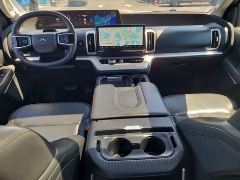 Used 2025 Ford Expedition Active AWD/4WD image 15