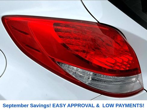 Used 2016 Hyundai Veloster Turbo FWD image 19