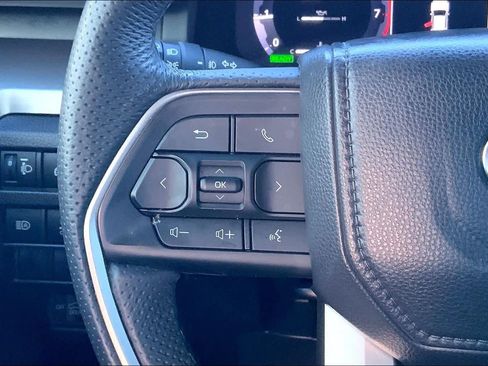 Used 2025 Toyota Tacoma TRD Sport AWD/4WD image 23