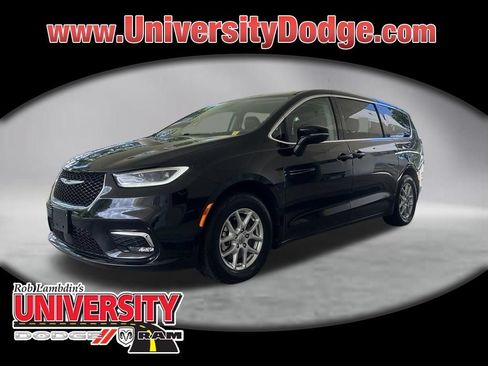 Used 2024 Chrysler Pacifica Touring-L FWD image 1