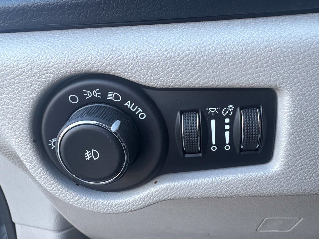 Used 2019 Chrysler Pacifica Touring-L Plus FWD image 15