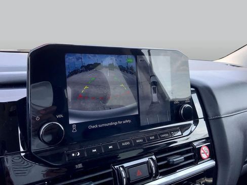 Used 2025 Nissan Pathfinder SL FWD image 28