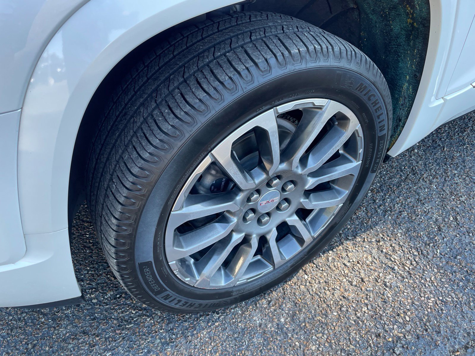 Used 2021 GMC Acadia Denali w/ Denali Technology Package FWD image 17