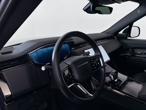 Used 2025 Land Rover Range Rover Sport SE image 9