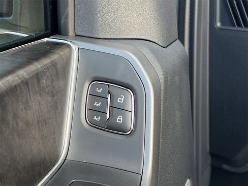 New 2026 Ford F250 Lariat w/ Black Appearance Package image 21