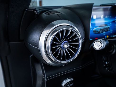 Used 2022 Mercedes-Benz SL 55 AMG 4MATIC w/ Driver Assistance Package image 39