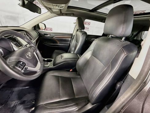 Used 2015 Toyota Highlander Limited Platinum AWD/4WD image 27