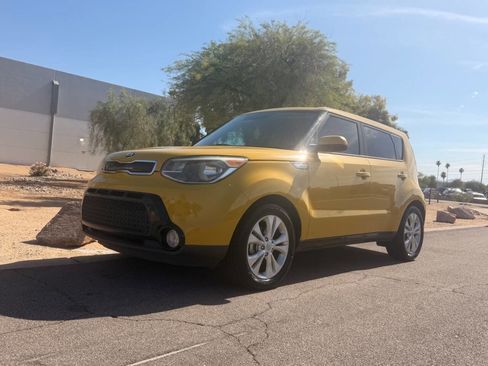 Used 2016 Kia Soul + FWD image 16