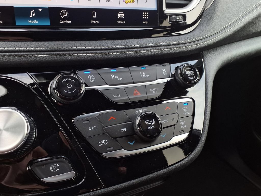 New 2026 Chrysler Pacifica Select w/ S Appearance Package FWD image 13