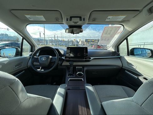 Certified 2024 Toyota Sienna LE image 19