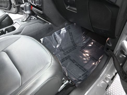 Used 2021 Jeep Wrangler Unlimited Sahara w/ Cold Weather Group image 19