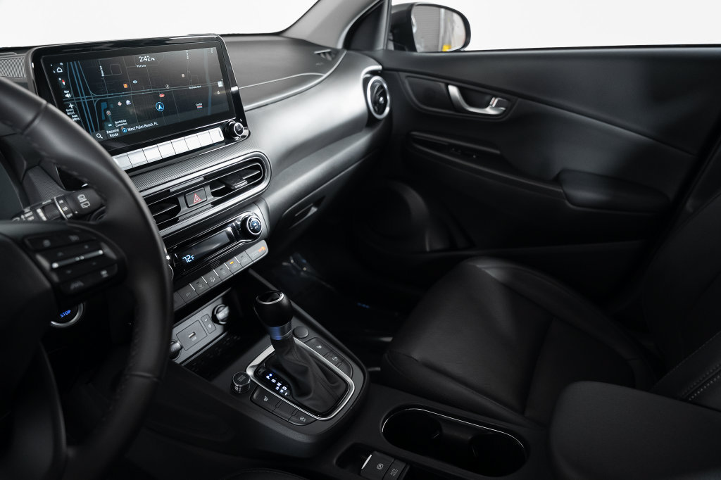 Certified 2023 Hyundai Kona Limited w/ Cargo Package FWD image 27