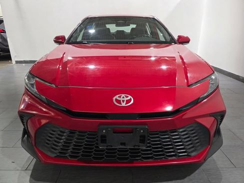 Used 2025 Toyota Camry SE FWD image 8