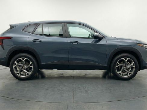 Used 2025 Chevrolet Trax LT w/ LT Convenience Package image 11