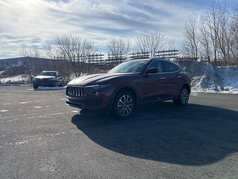 Used 2017 Maserati Levante S image 3