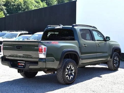 Used 2022 Toyota Tacoma TRD Off-Road w/ TRD Premium Off Road Package AWD/4WD image 5
