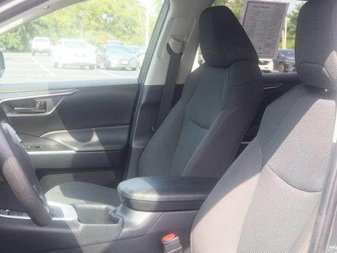 Used 2025 Toyota RAV4 LE AWD/4WD image 15