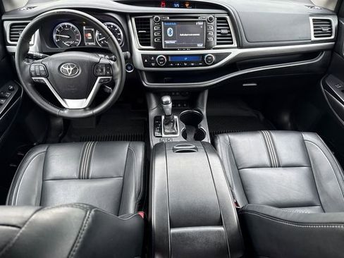 Used 2017 Toyota Highlander SE AWD/4WD image 12