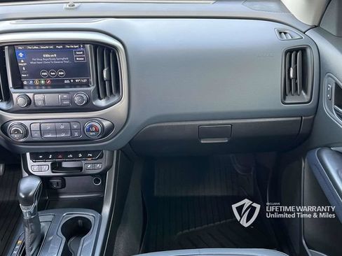 Used 2022 Chevrolet Colorado Z71 w/ Z71 Midnight Edition AWD/4WD image 21