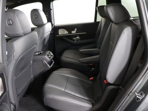 Used 2025 Mercedes-Benz GLS 450 4MATIC image 40