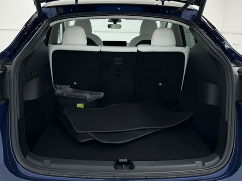 Used 2022 Tesla Model Y Long Range image 40
