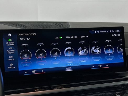 Used 2023 BMW X7 xDrive40i w/ Executive Package AWD/4WD image 22