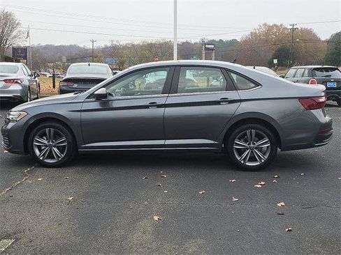 Used 2024 Volkswagen Jetta SE image 5