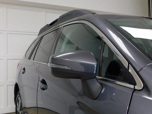 Used 2018 Subaru Outback 2.5i Limited image 9