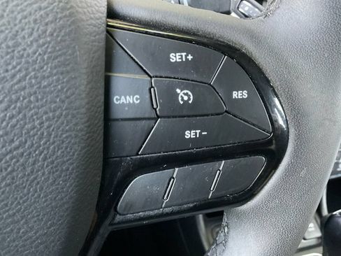 Used 2021 Jeep Cherokee Latitude Plus FWD image 35