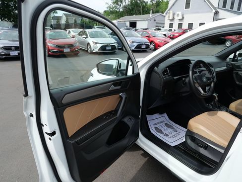 Used 2022 Volkswagen Tiguan SE AWD/4WD image 15