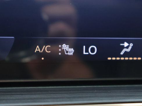 Used 2025 Buick Envision Avenir AWD/4WD image 38
