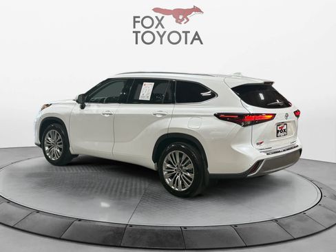 Used 2026 Toyota Highlander Platinum AWD/4WD image 4