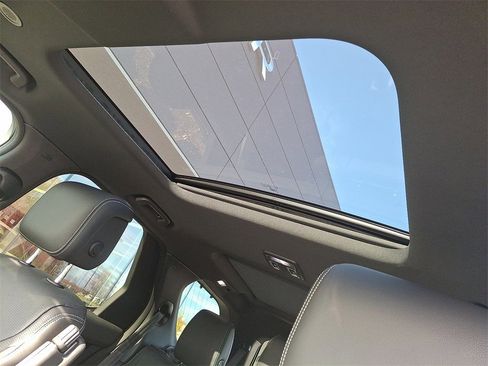 New 2025 Land Rover Discovery S image 10