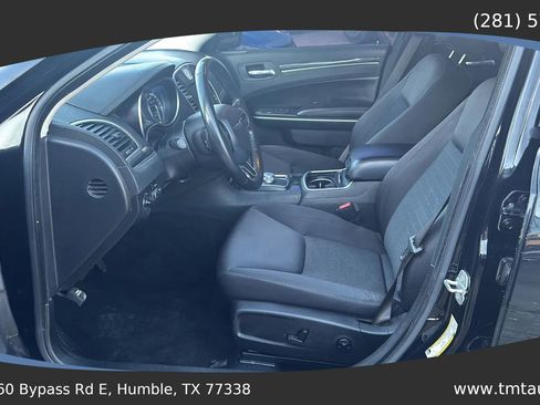 Used 2021 Chrysler 300 Touring w/ Sport Appearance Package RWD image 12