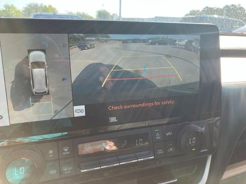 Used 2025 Toyota Grand Highlander FWD image 25