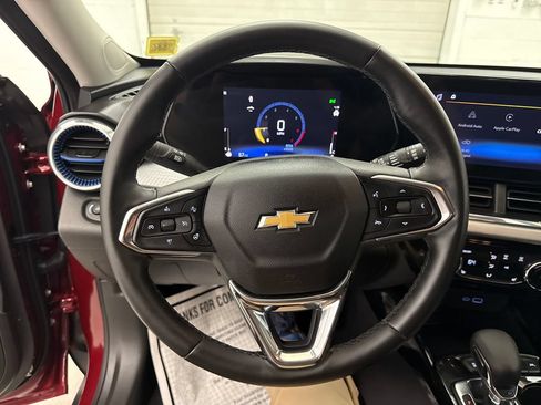 Certified 2025 Chevrolet Trax LT w/ Driver Confidence Package FWD image 15