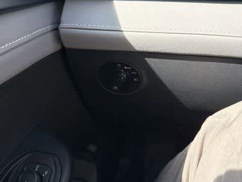 Certified 2024 Volkswagen Taos SE image 16