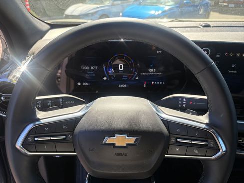 Used 2025 Chevrolet Equinox LT image 29