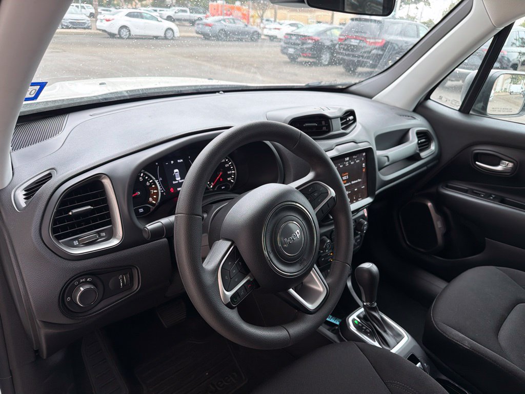 Used 2023 Jeep Renegade Latitude AWD/4WD image 7