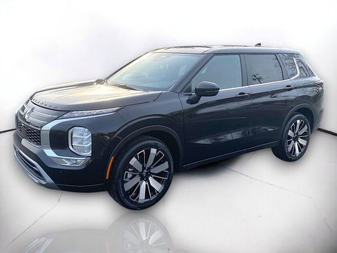 New 2026 Mitsubishi Outlander SE image 2