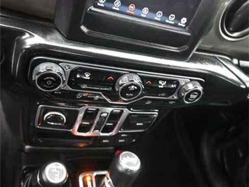 Used 2018 Jeep Wrangler Unlimited Sport S image 19