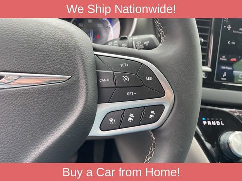 Used 2024 Chrysler Pacifica Touring-L FWD image 35