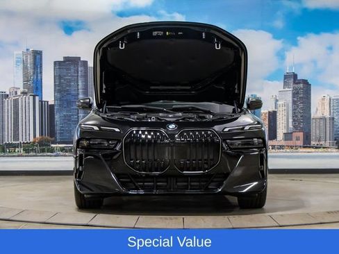 Used 2025 BMW 760i xDrive w/ Premium Package AWD/4WD image 4