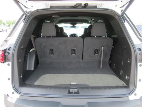 Used 2023 Chevrolet Traverse LT FWD image 37