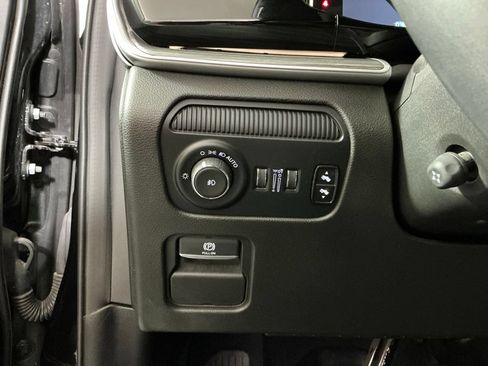 Used 2023 Jeep Wagoneer Series III w/ Premium Group I AWD/4WD image 17