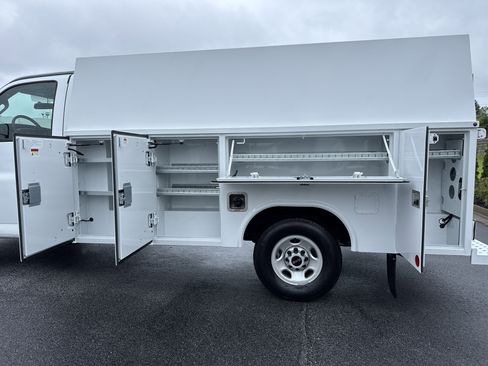 New 2025 GMC Savana 3500 w/ Power Convenience Package image 30