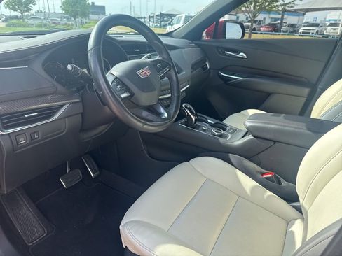 Used 2023 Cadillac XT4 Sport image 7