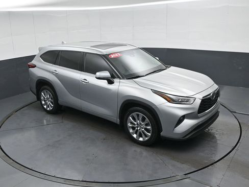 Used 2023 Toyota Highlander Limited image 58