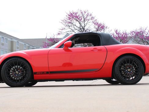 Used 2006 MAZDA MX-5 Miata Sport RWD image 25